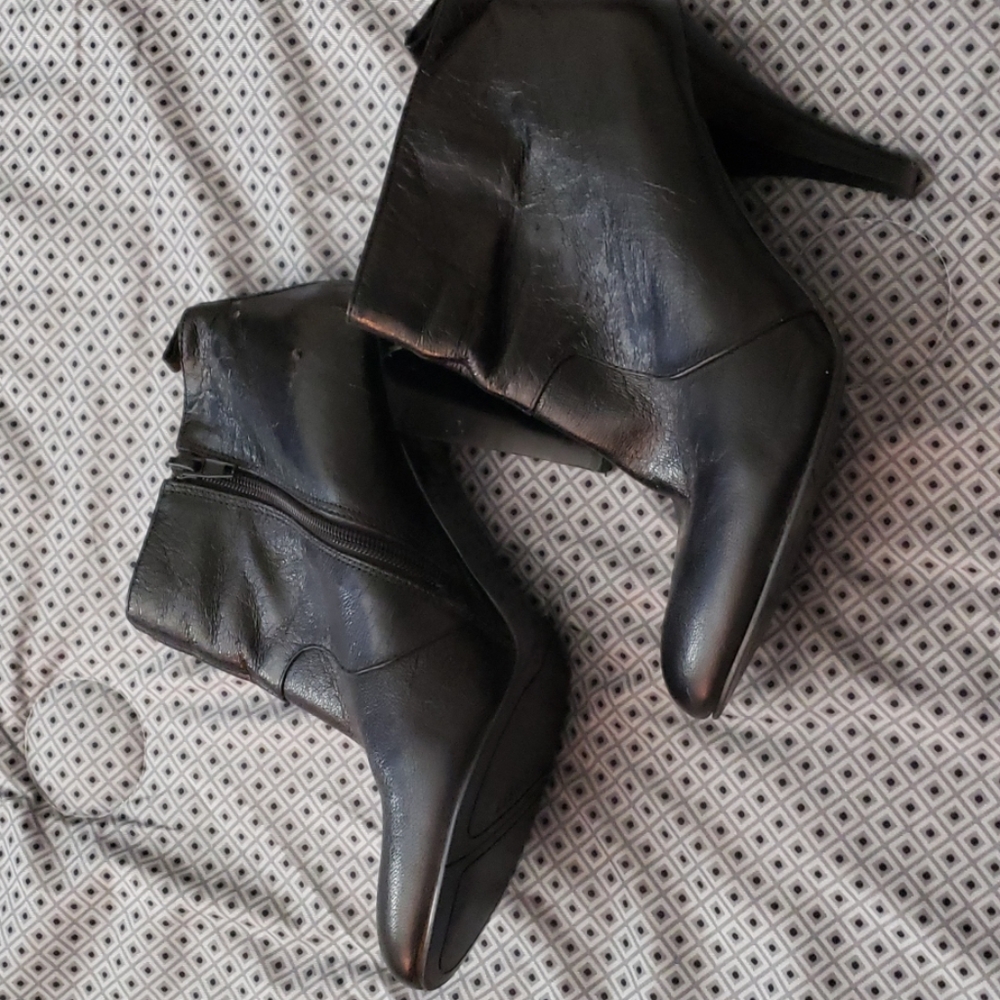 Boots - Picture 3 of 3